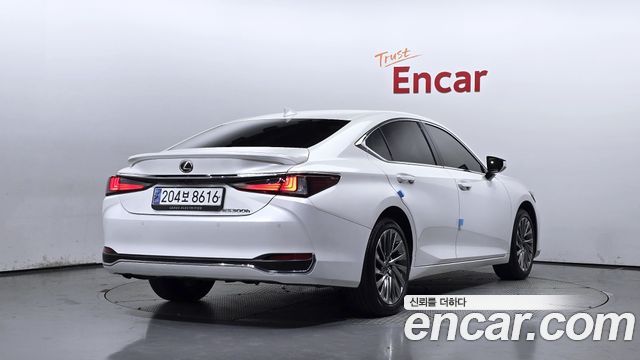 Лексус ES300h 2025 — миниатюра 2