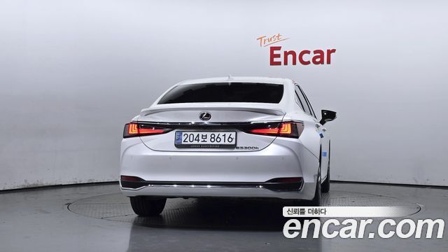 Лексус ES300h 2025 — миниатюра 4