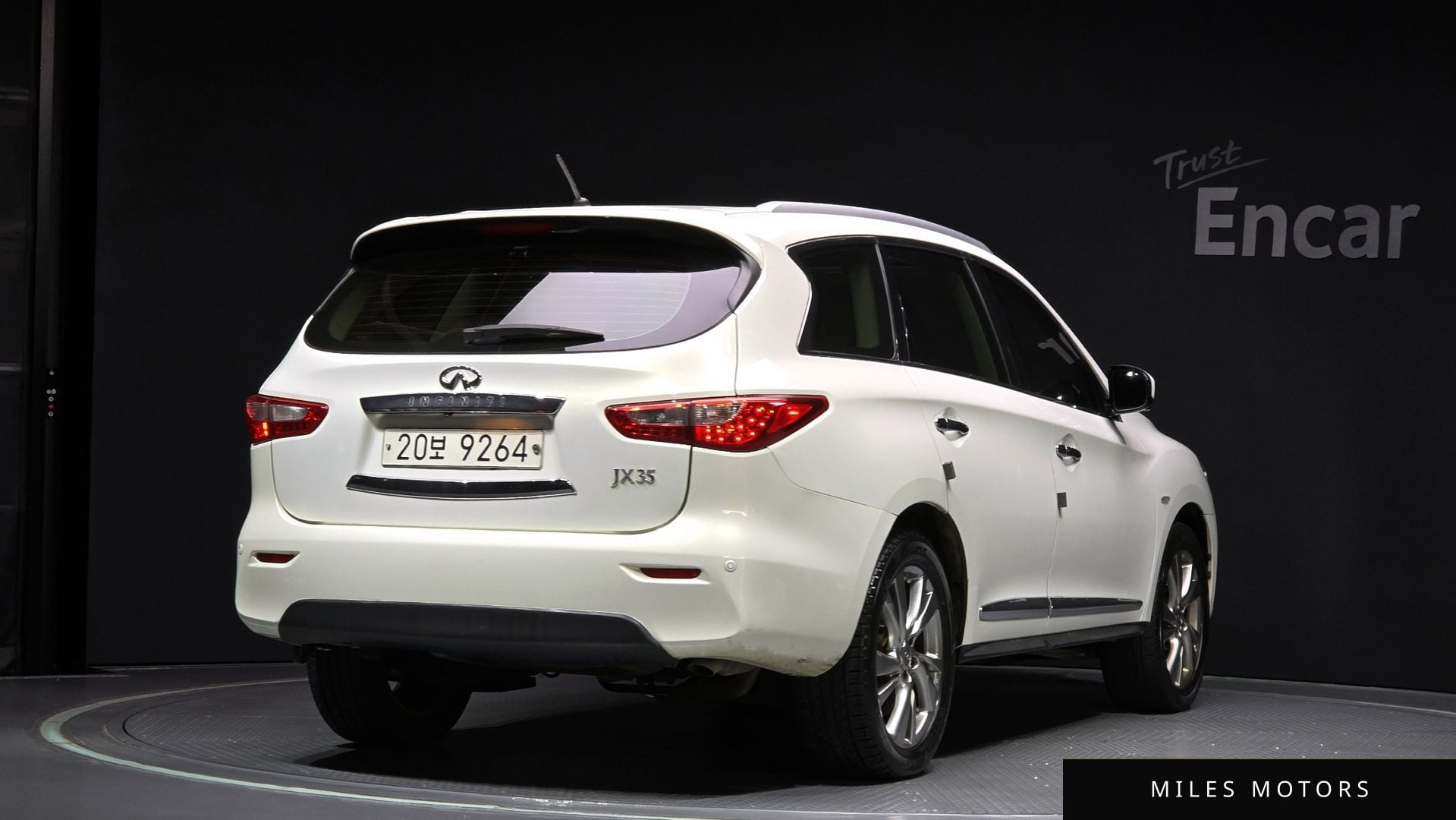 Infiniti JX35 2013 — миниатюра 2
