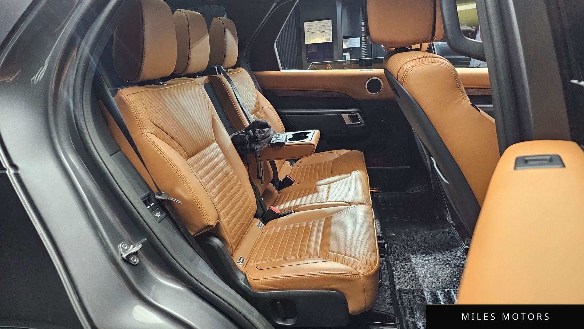 Land Rover Discovery 2017 — миниатюра 12