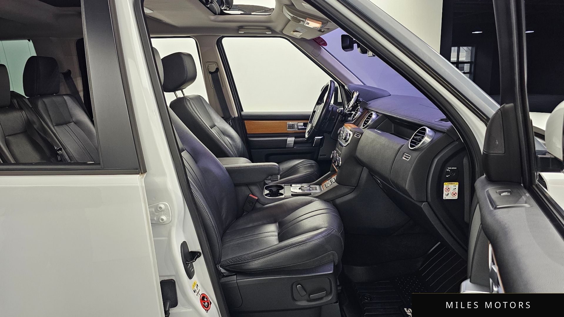 Land Rover Discovery 2015 — миниатюра 10