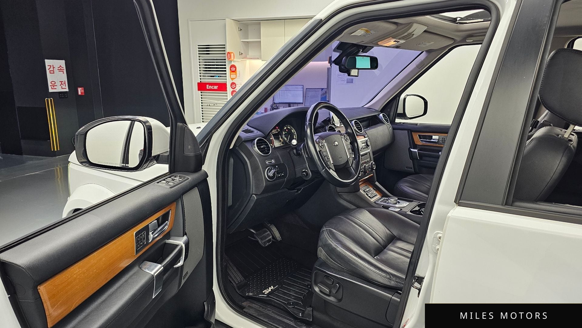 Land Rover Discovery 2015 — миниатюра 11