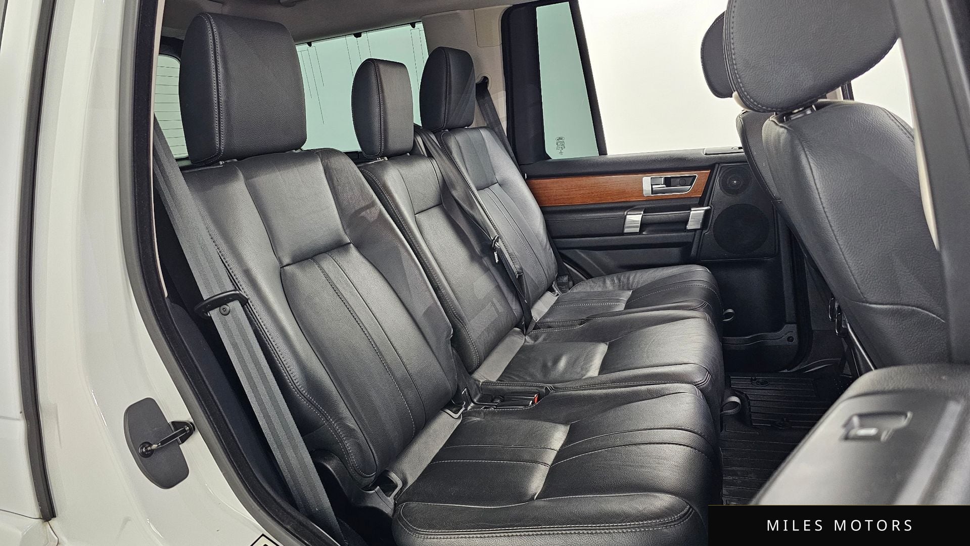 Land Rover Discovery 2015 — миниатюра 12