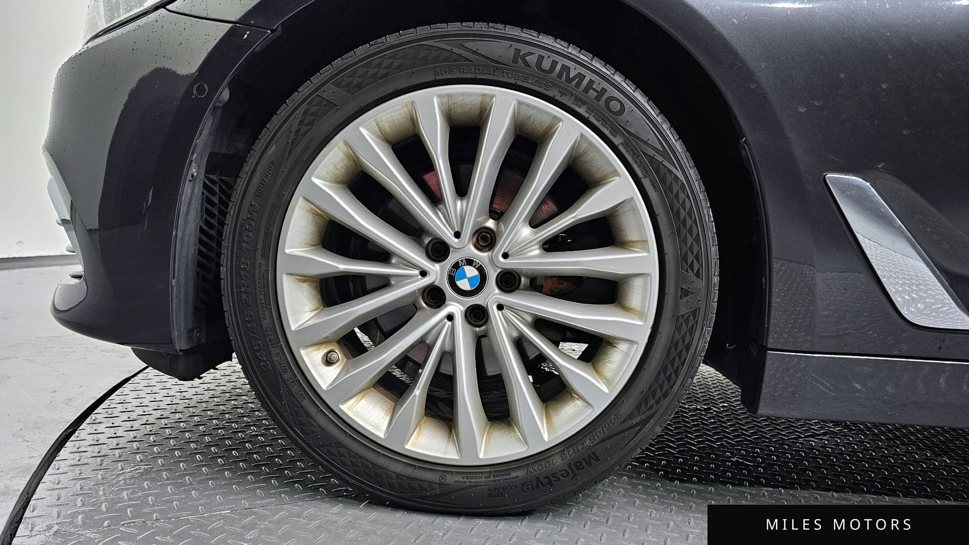 BMW 5 Series (G30) 2019 — миниатюра 5