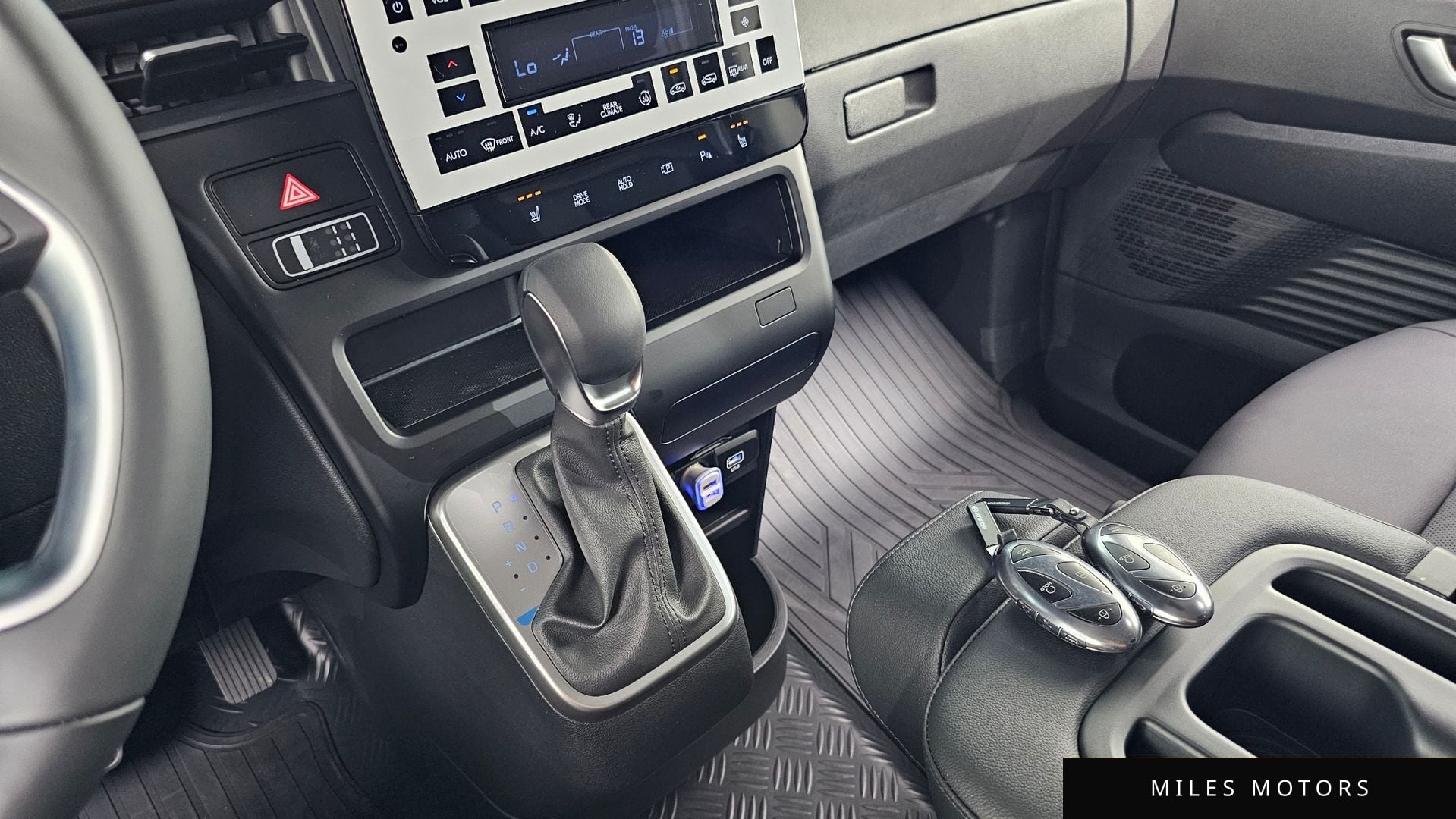 Hyundai Staria 2025 — миниатюра 9