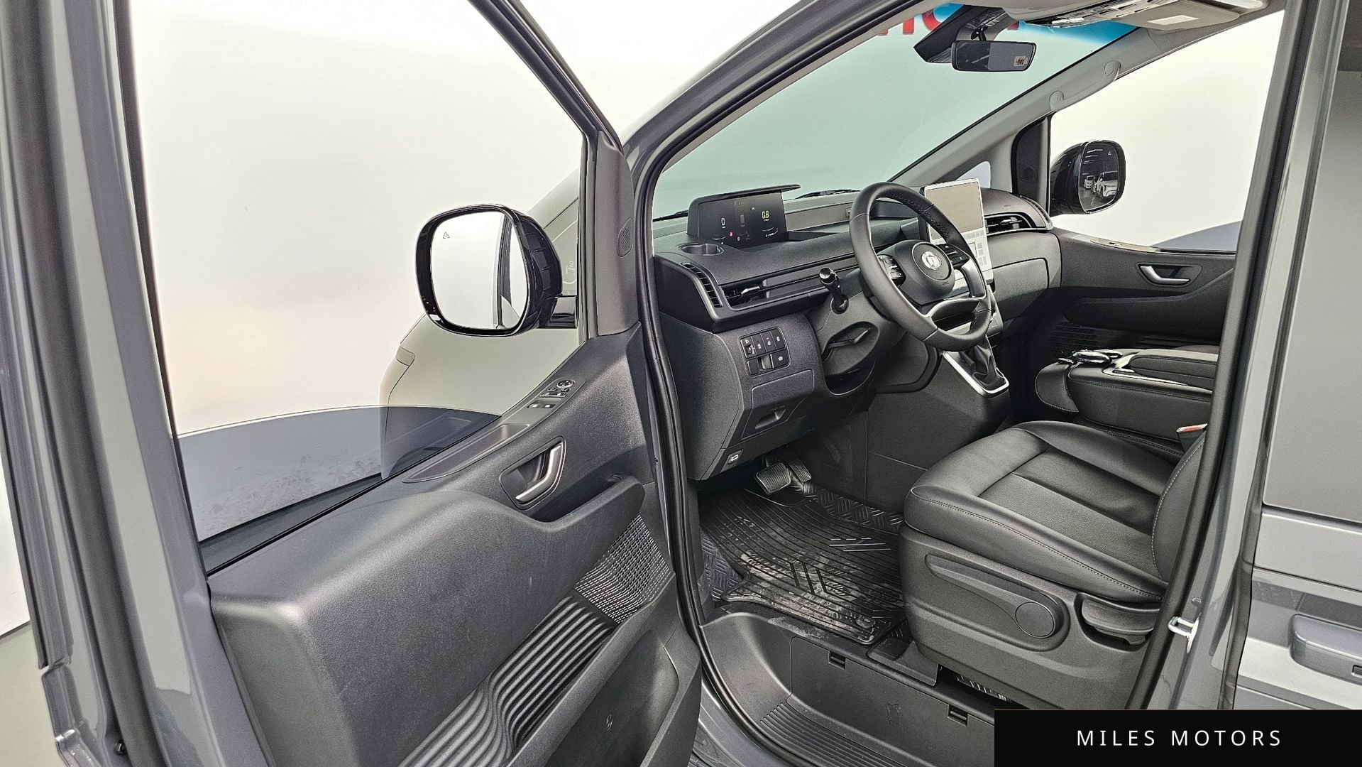 Hyundai Staria 2025 — миниатюра 10