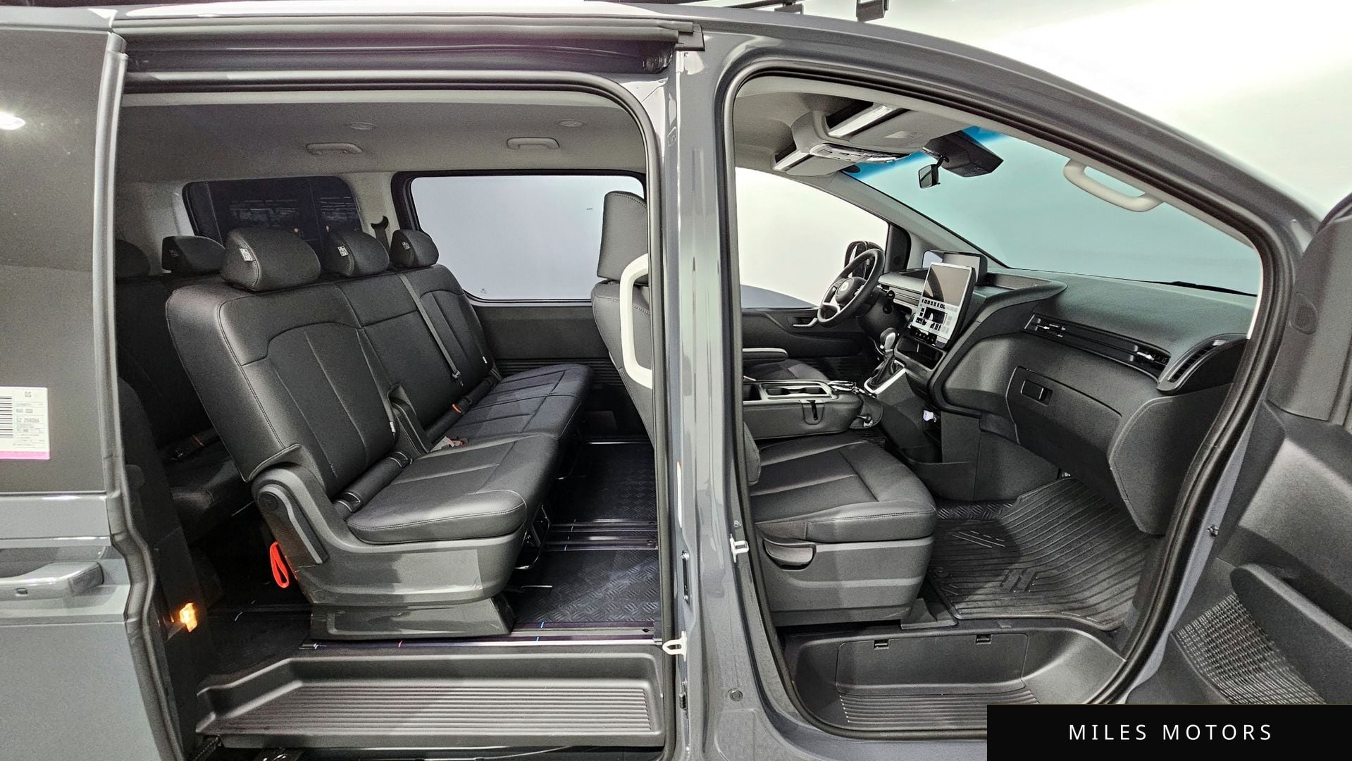 Hyundai Staria 2025 — миниатюра 12