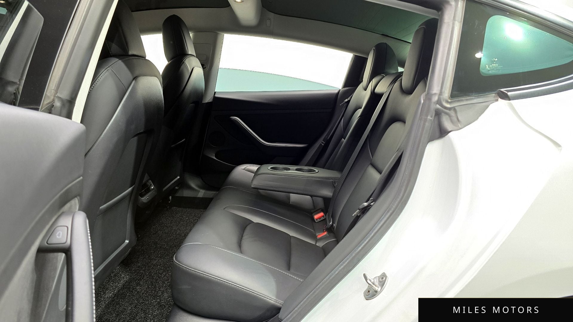 Tesla Model 3 2022 — миниатюра 12