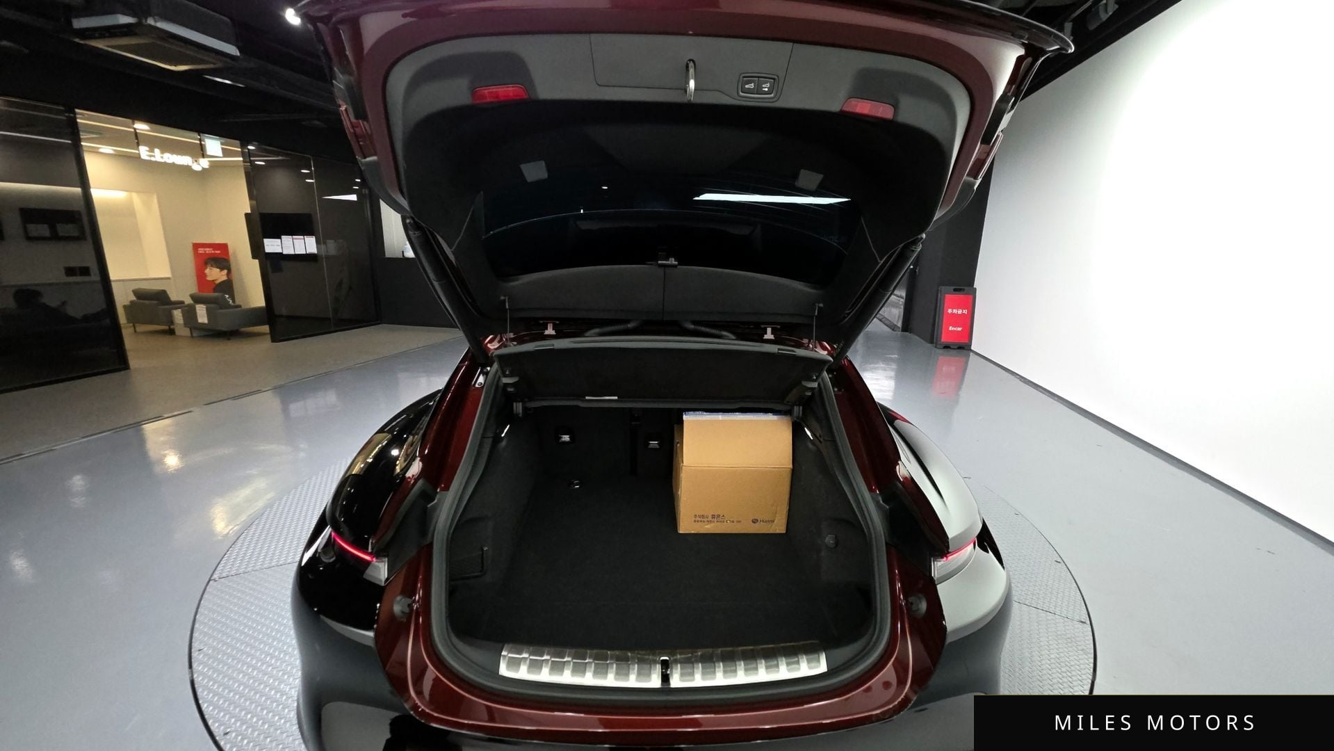 Porsche 타이칸 2022 — миниатюра 20