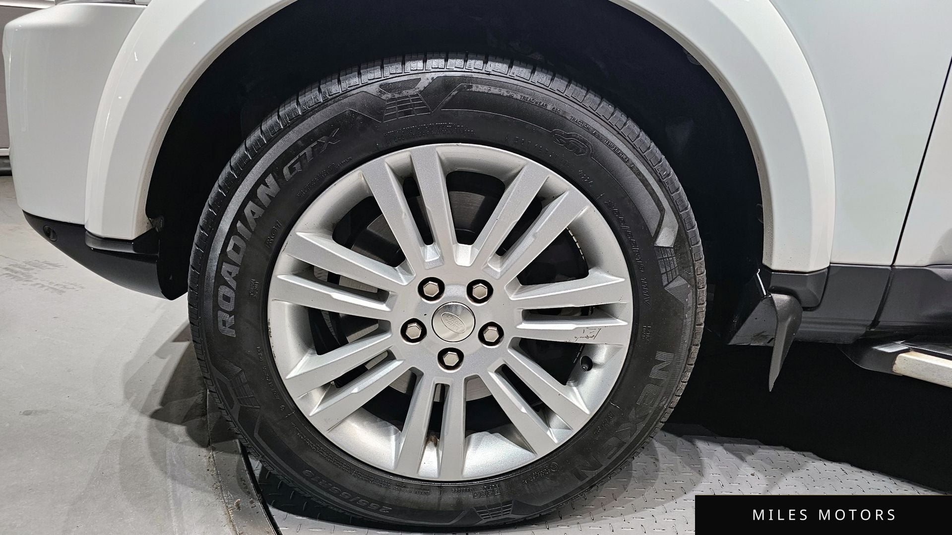 Land Rover Discovery 2014 — миниатюра 5