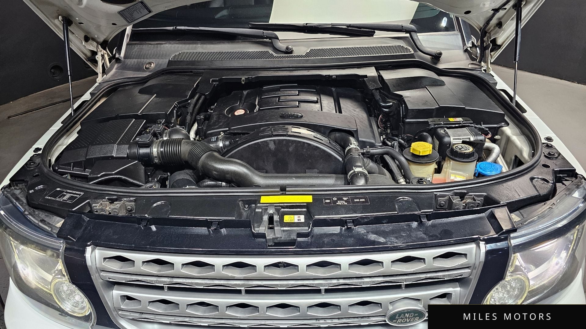 Land Rover Discovery 2014 — миниатюра 6