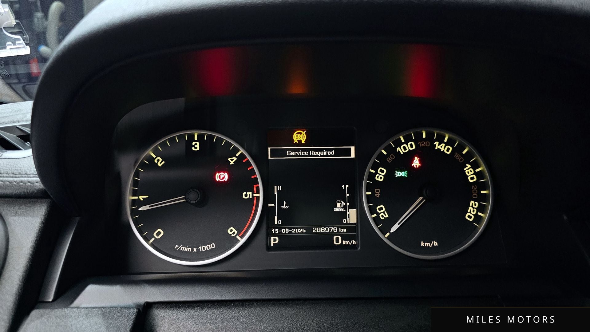 Land Rover Discovery 2014 — миниатюра 8