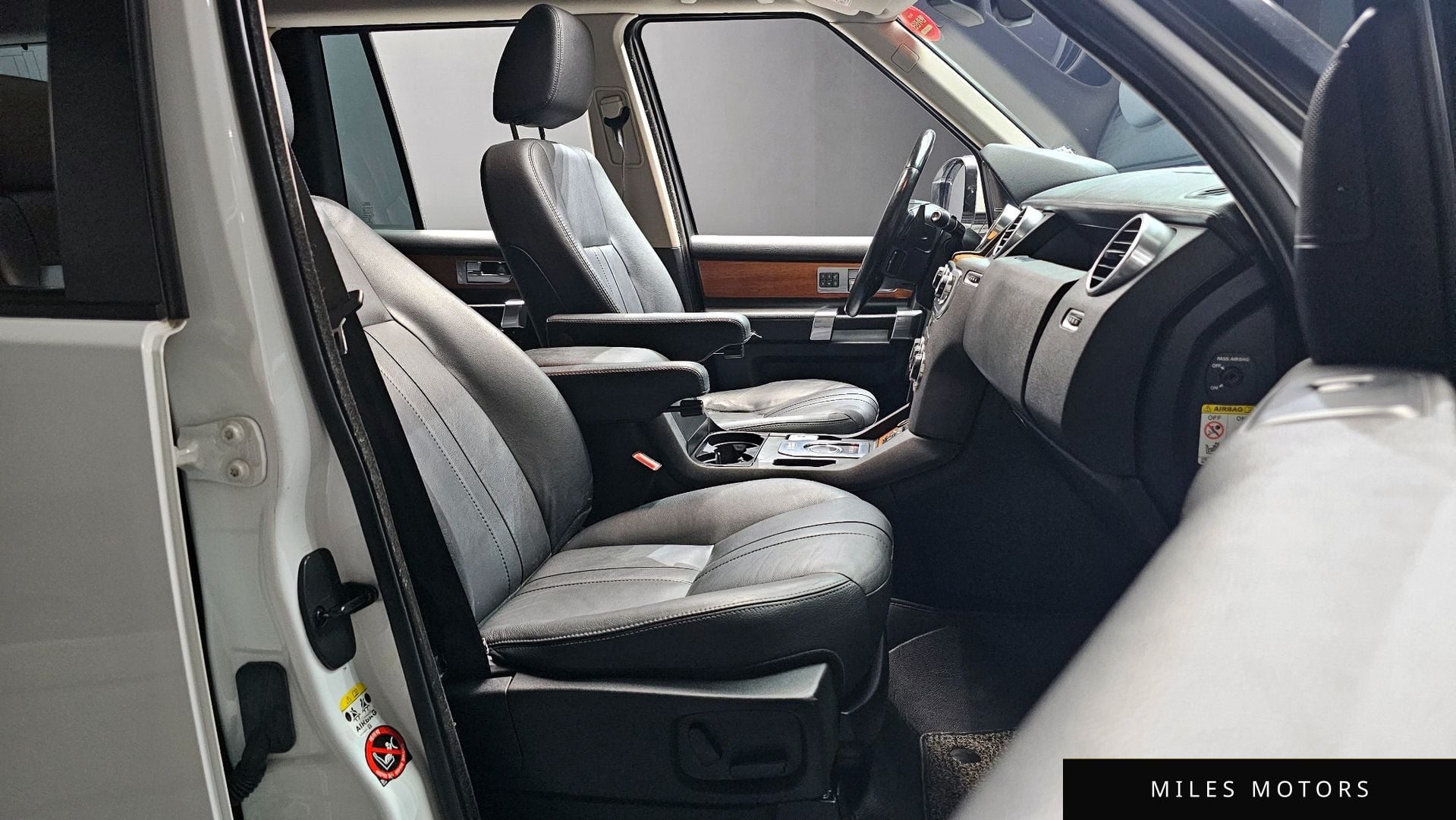 Land Rover Discovery 2014 — миниатюра 10
