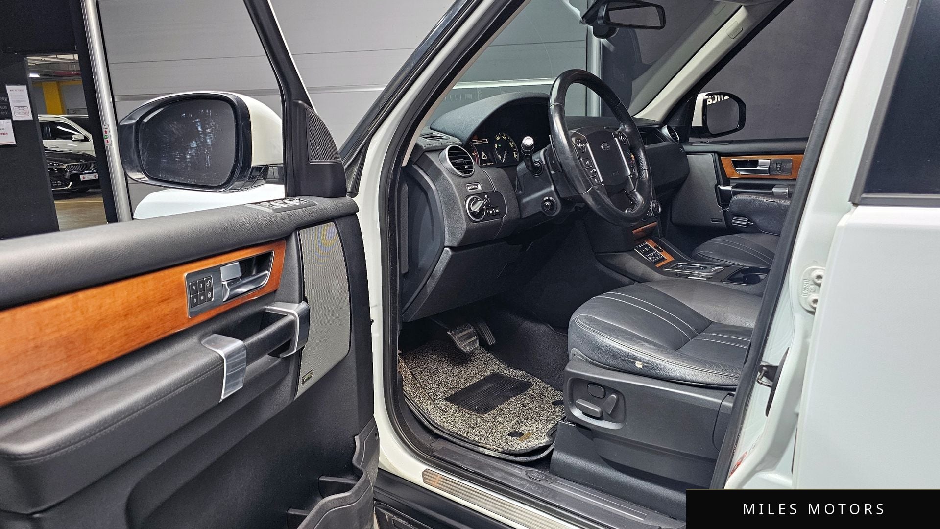 Land Rover Discovery 2014 — миниатюра 11
