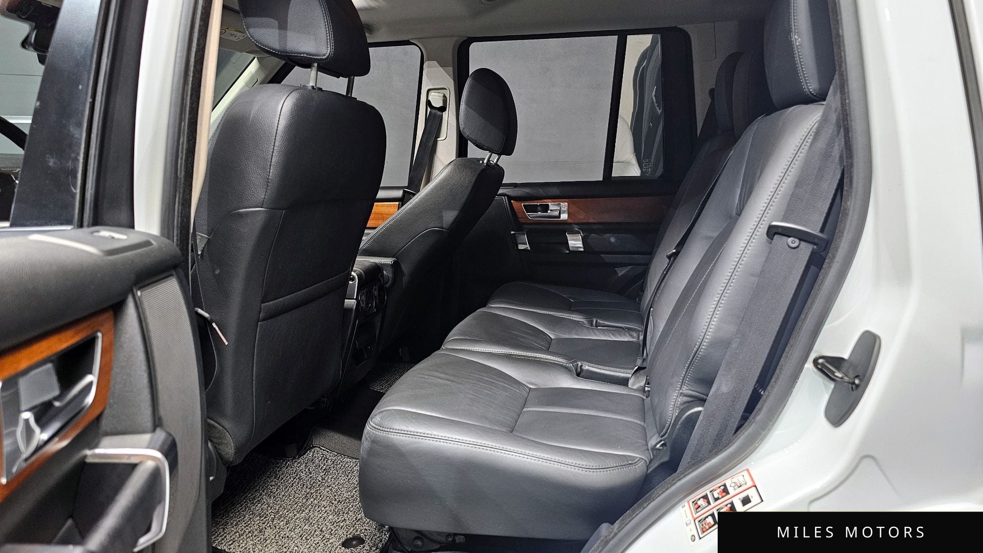 Land Rover Discovery 2014 — миниатюра 12