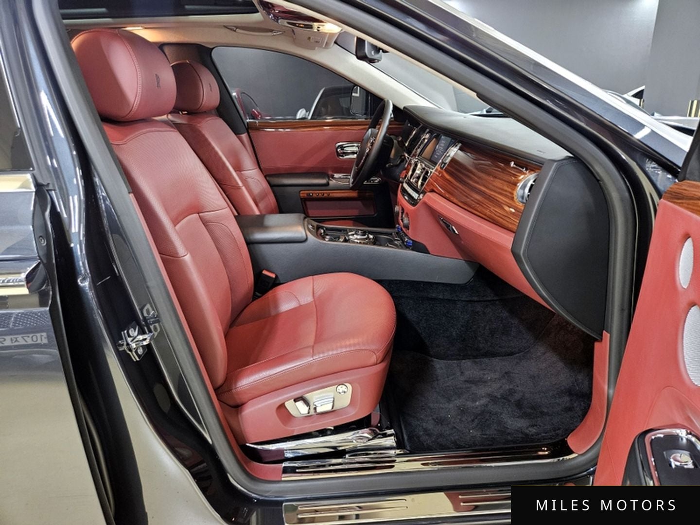 Rolls-Royce Ghost 2010 — миниатюра 12