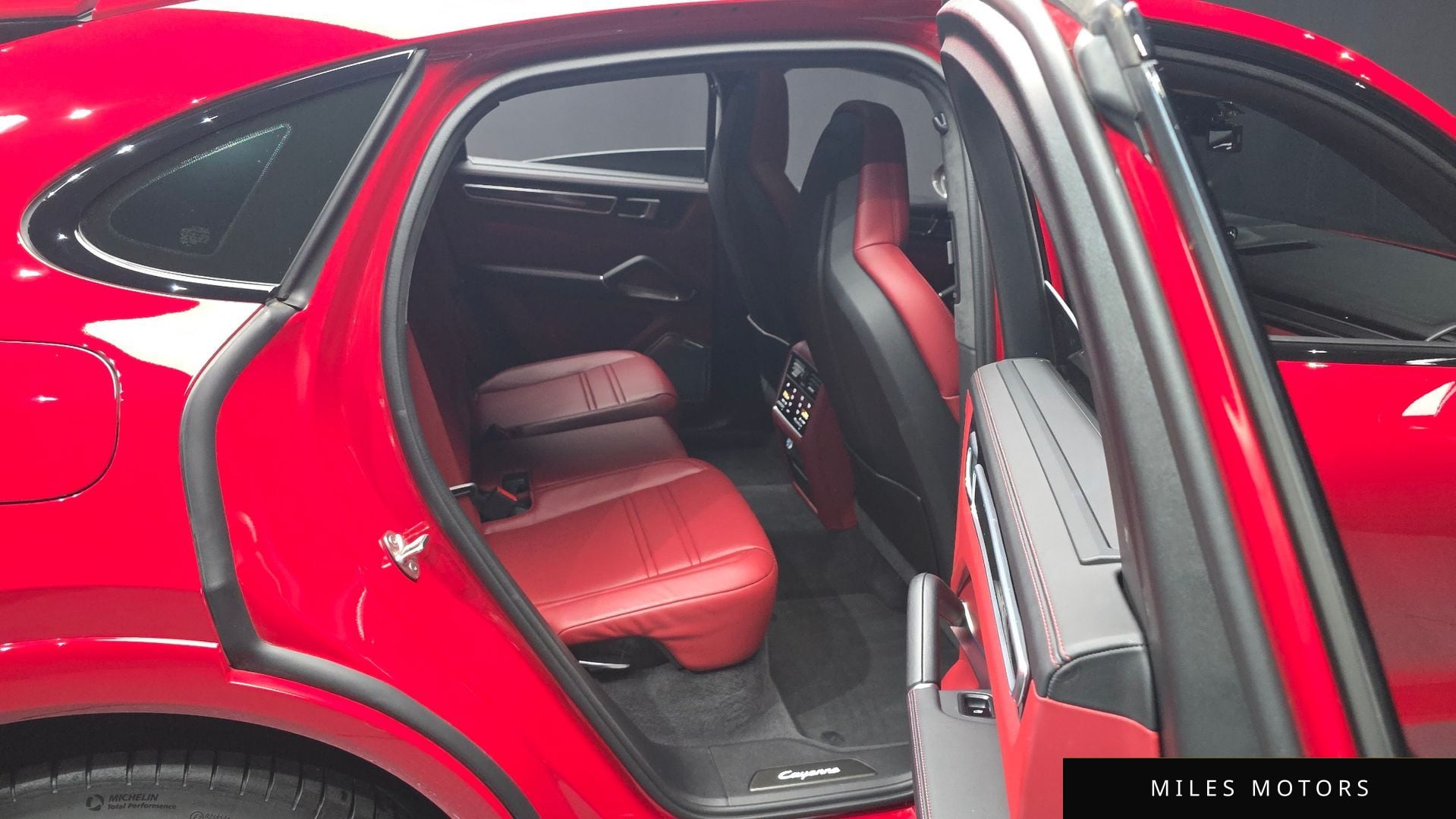 Porsche Cayenne 2021 — миниатюра 12