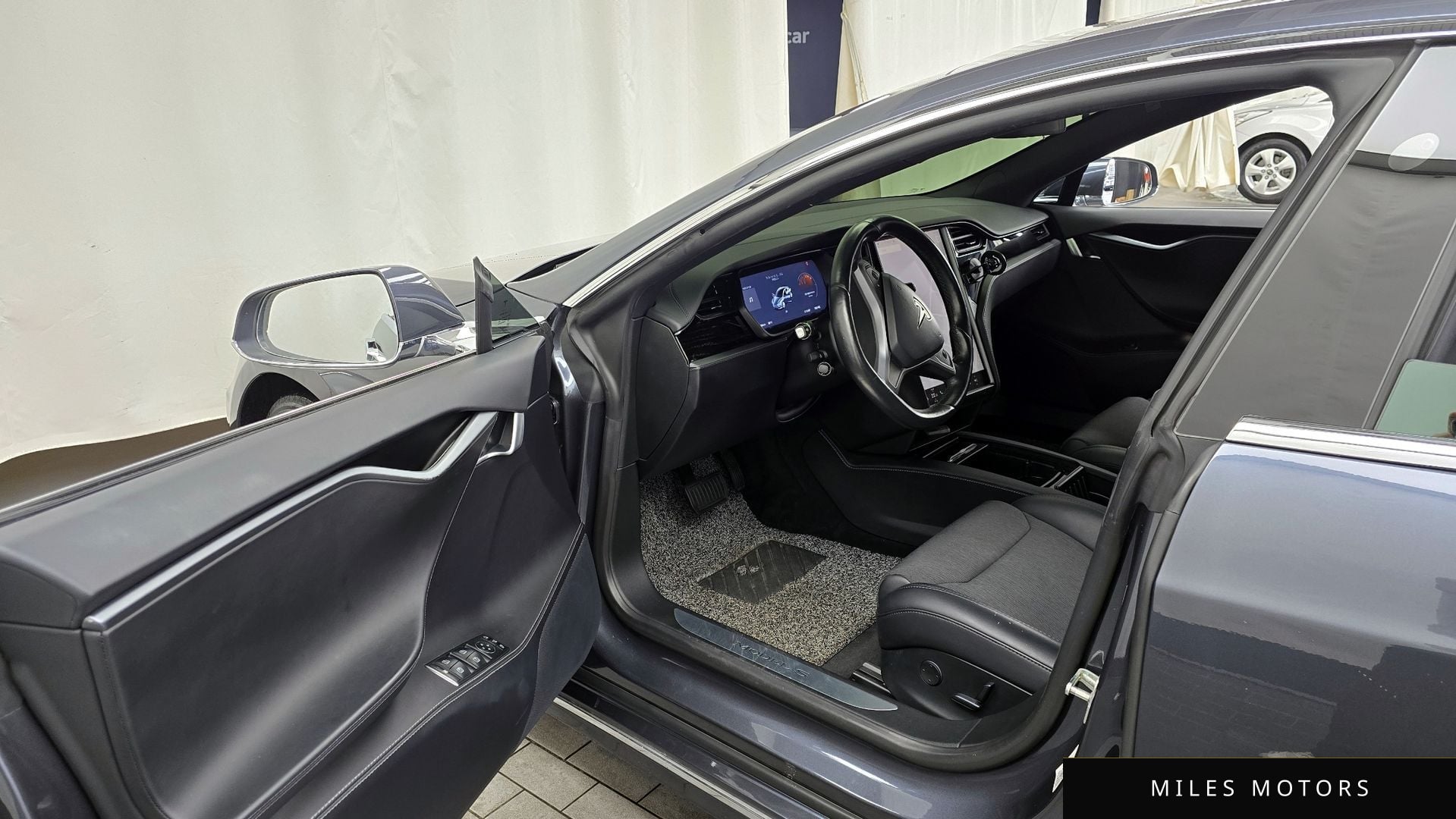 Tesla Model S 2018 — миниатюра 10