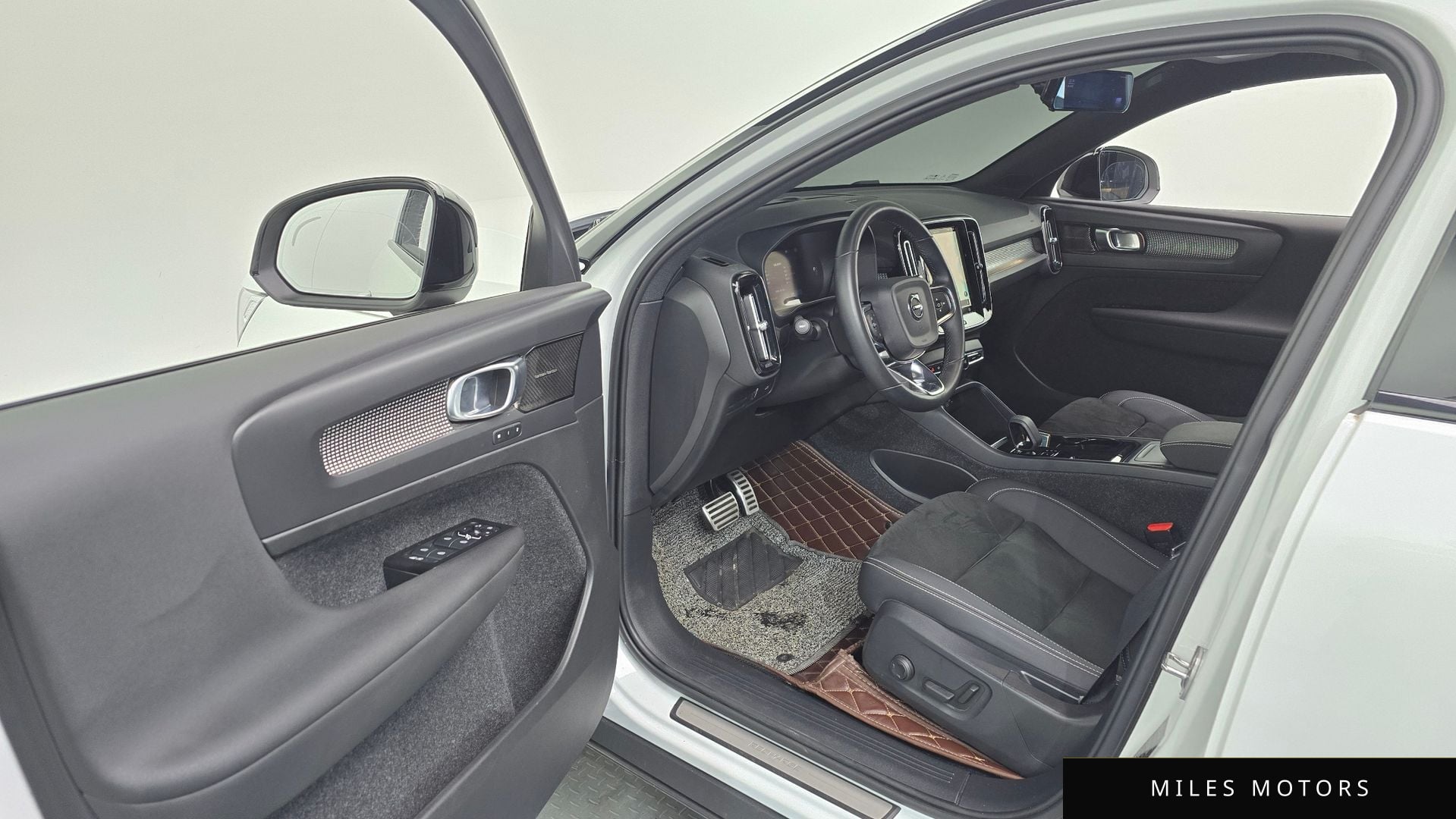 Volvo XC40 리차지 2022 — миниатюра 10