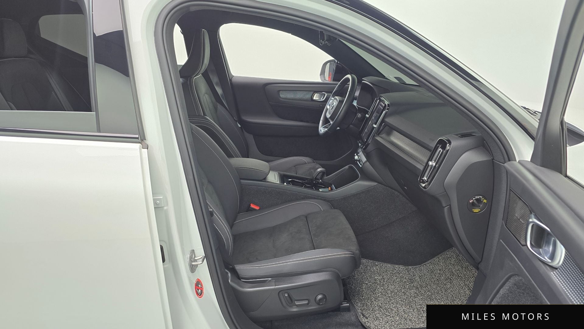 Volvo XC40 리차지 2022 — миниатюра 11