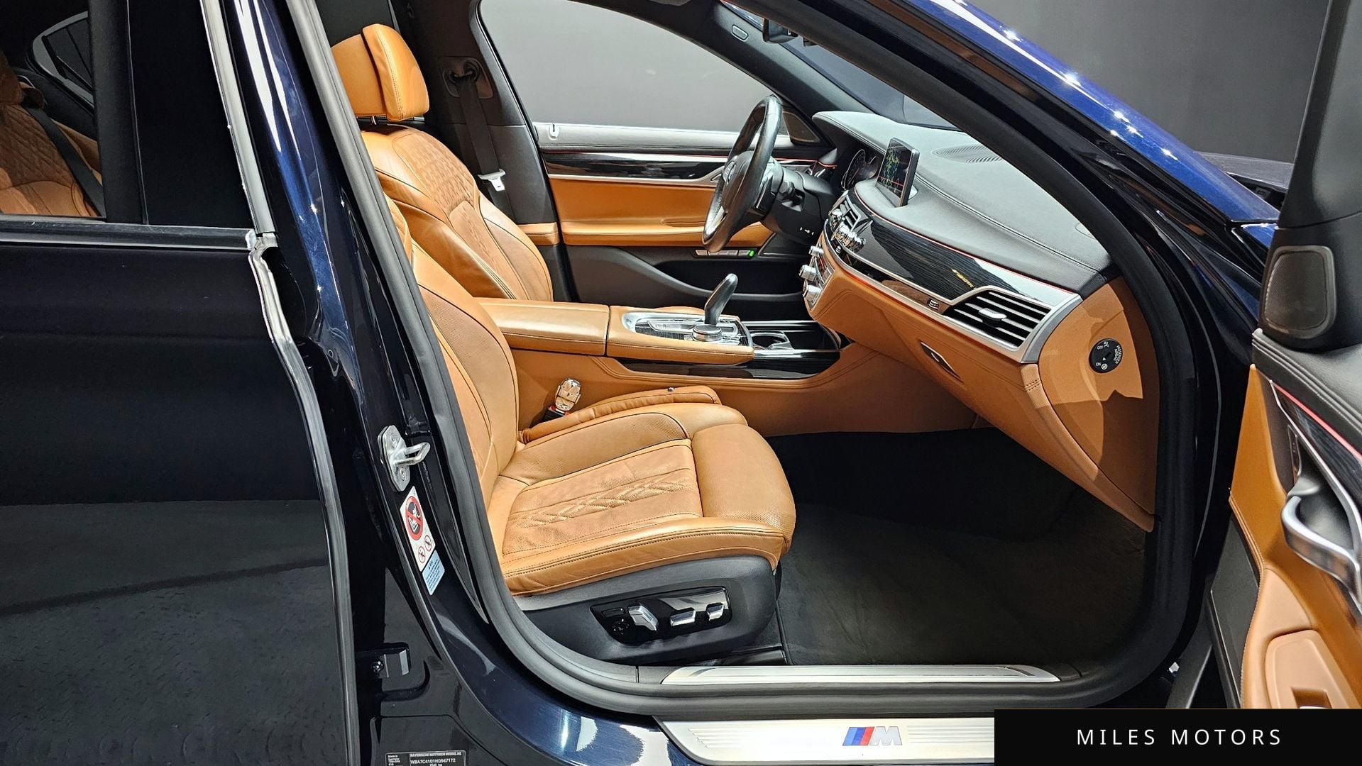 BMW 7 Series (G11) 2017 — миниатюра 11