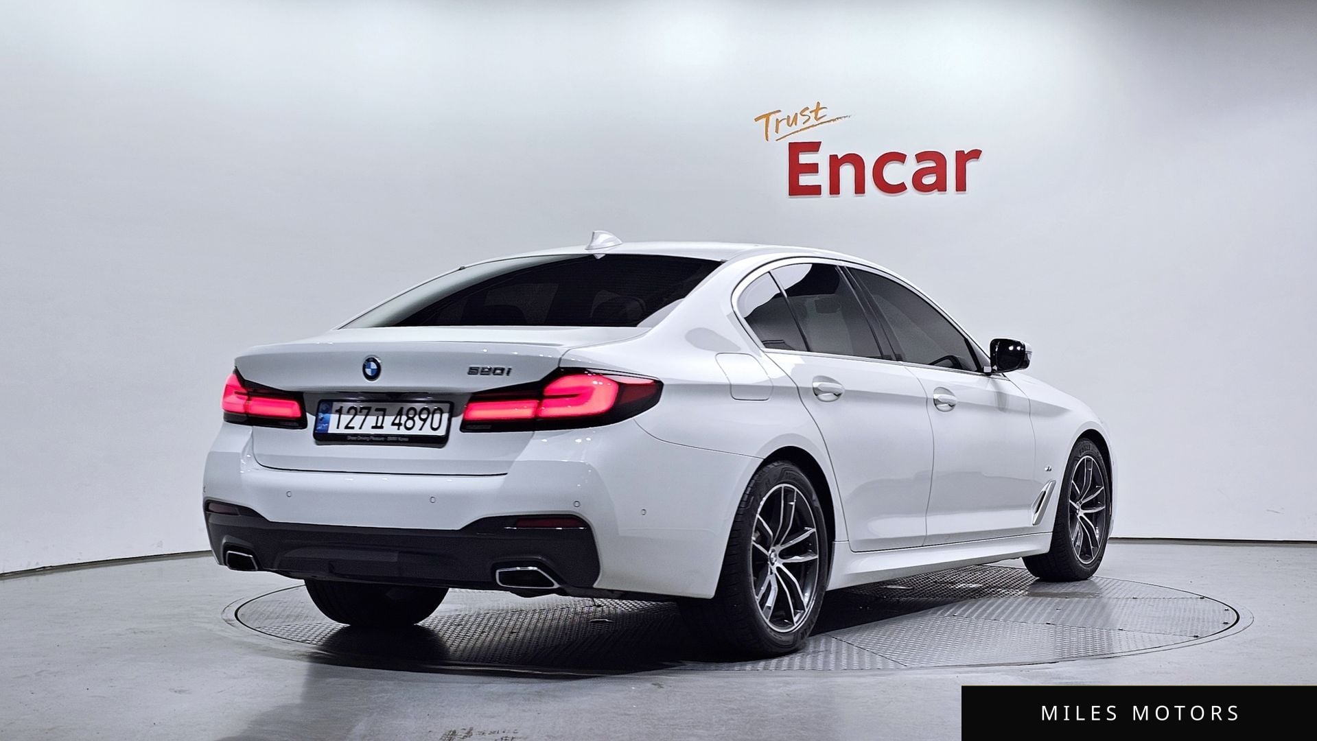 BMW 5 Series (G30) 2023 — миниатюра 2