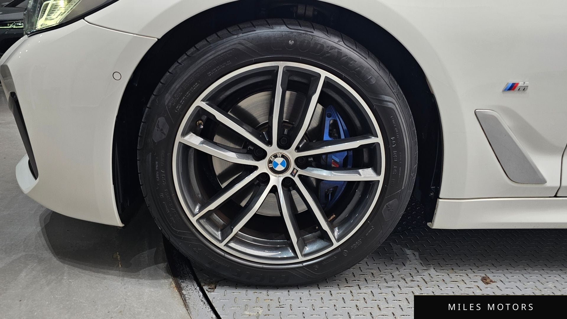 BMW 5 Series (G30) 2023 — миниатюра 5