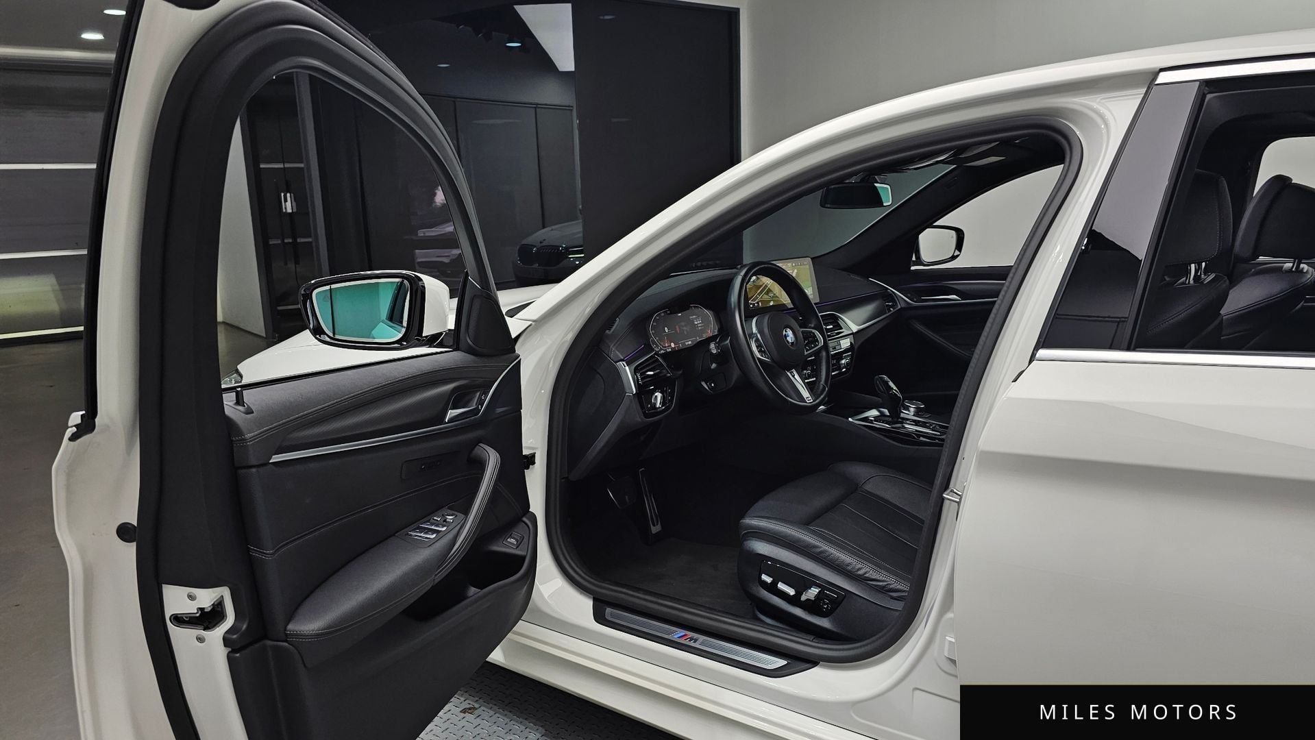 BMW 5 Series (G30) 2023 — миниатюра 11