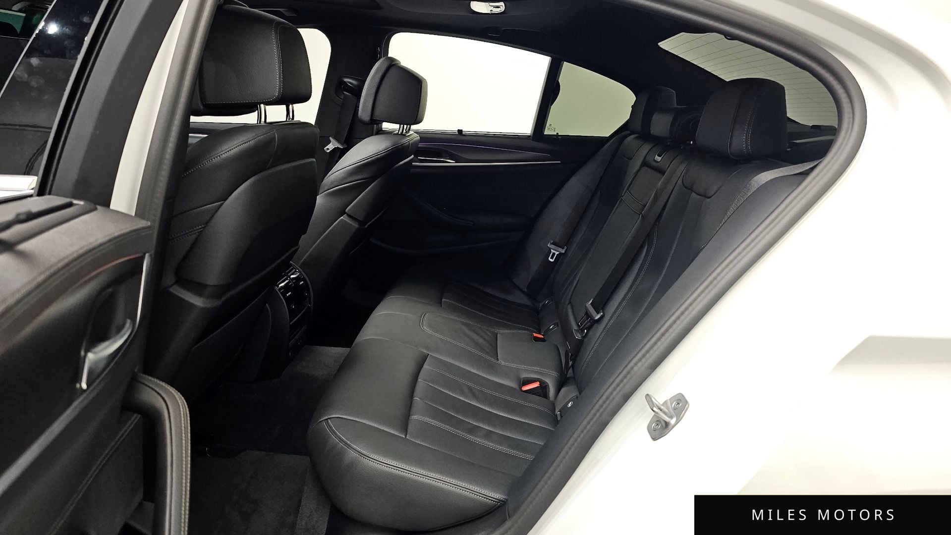 BMW 5 Series (G30) 2023 — миниатюра 12