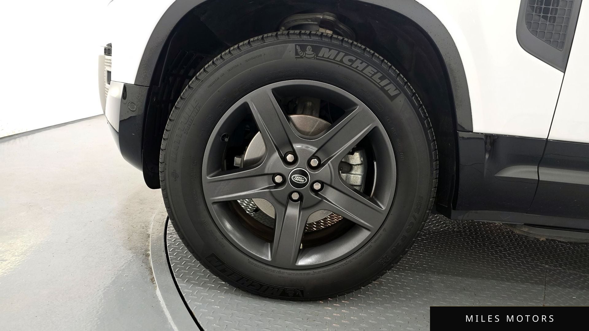 Land Rover Defender 2023 — миниатюра 5