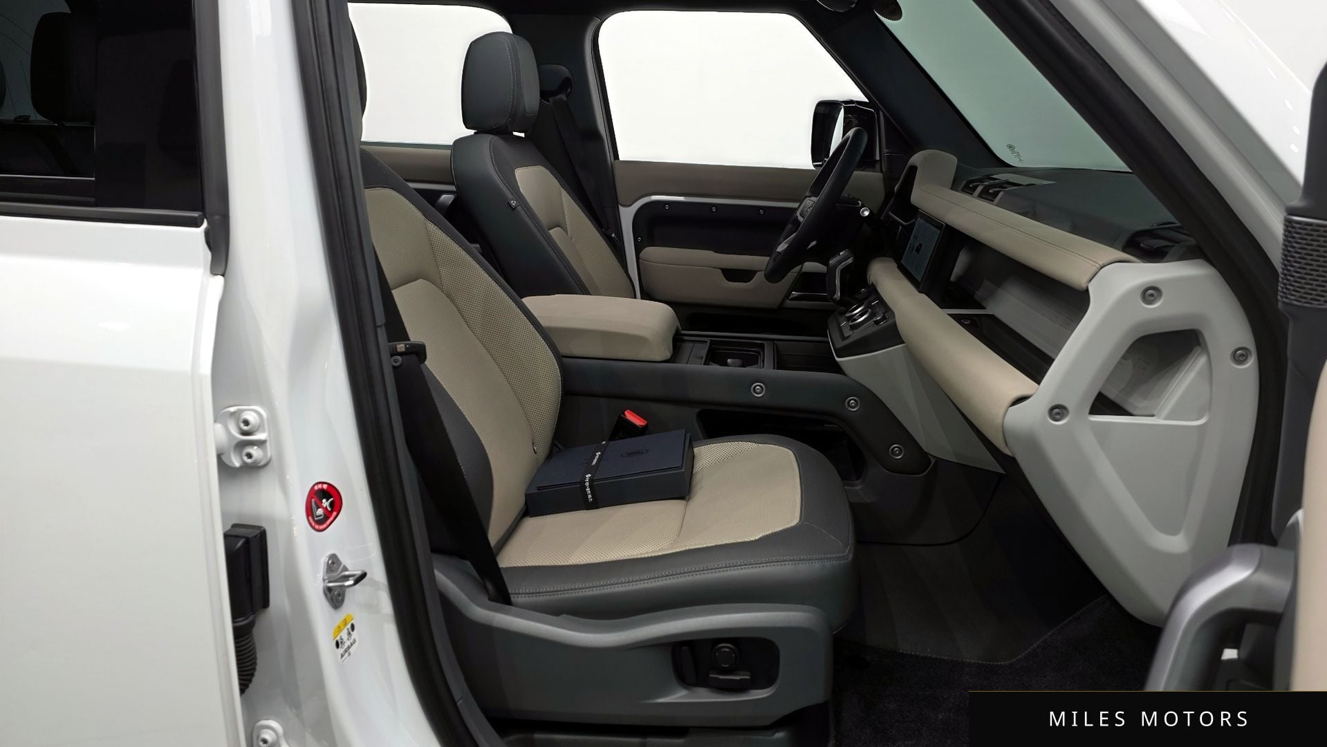 Land Rover Defender 2023 — миниатюра 11