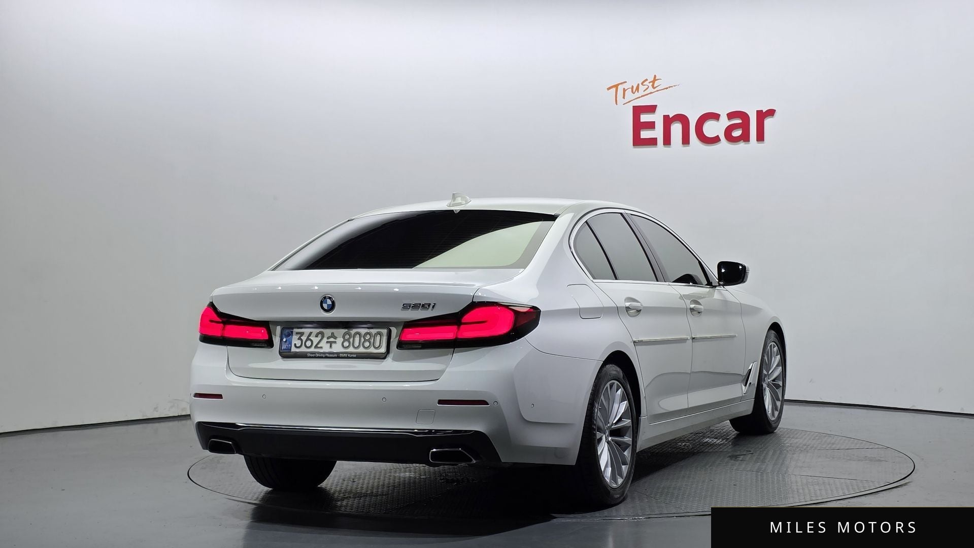 BMW 5 Series (G30) 2021 — миниатюра 2