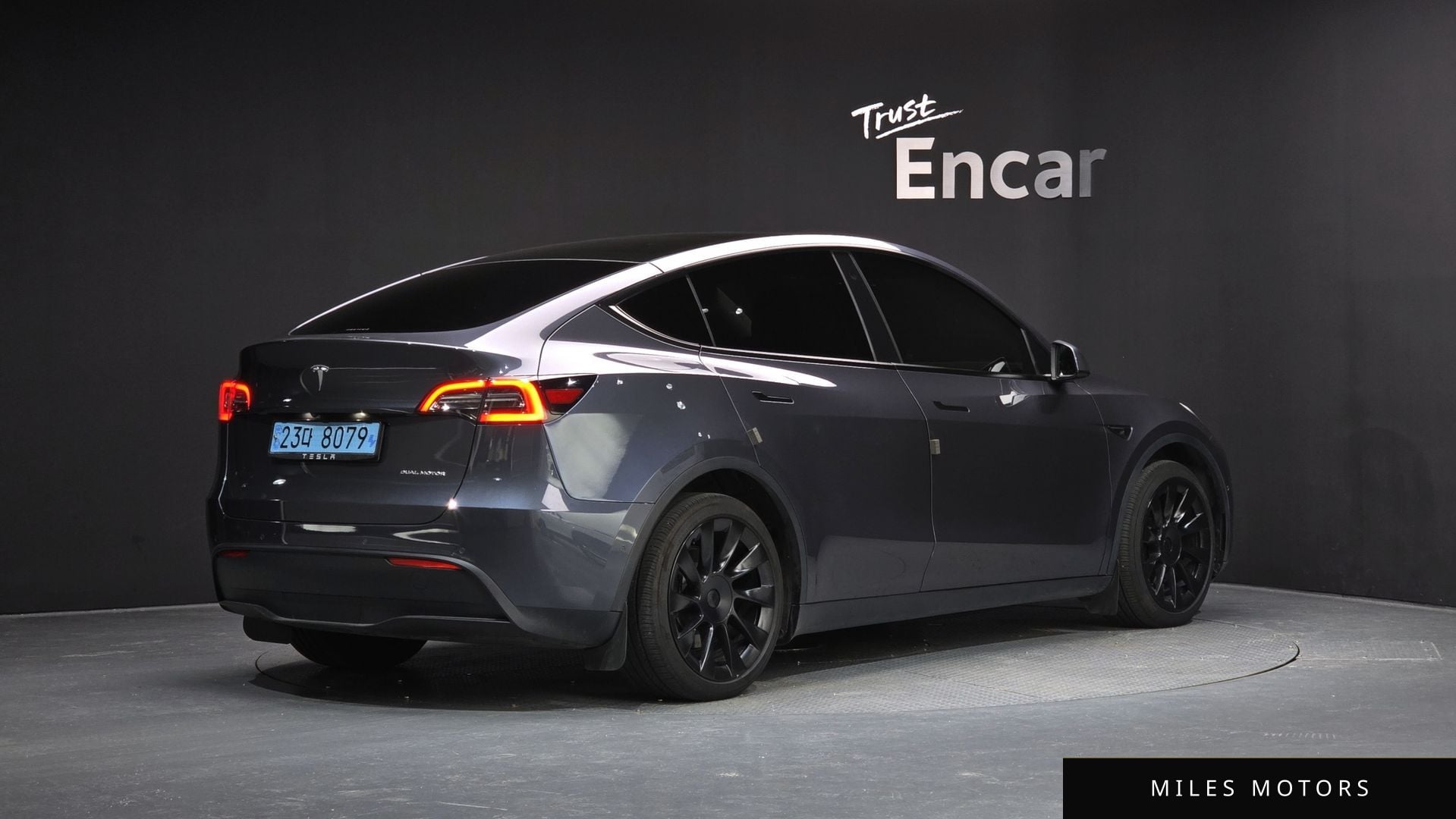 Tesla Model Y 2021 — миниатюра 2