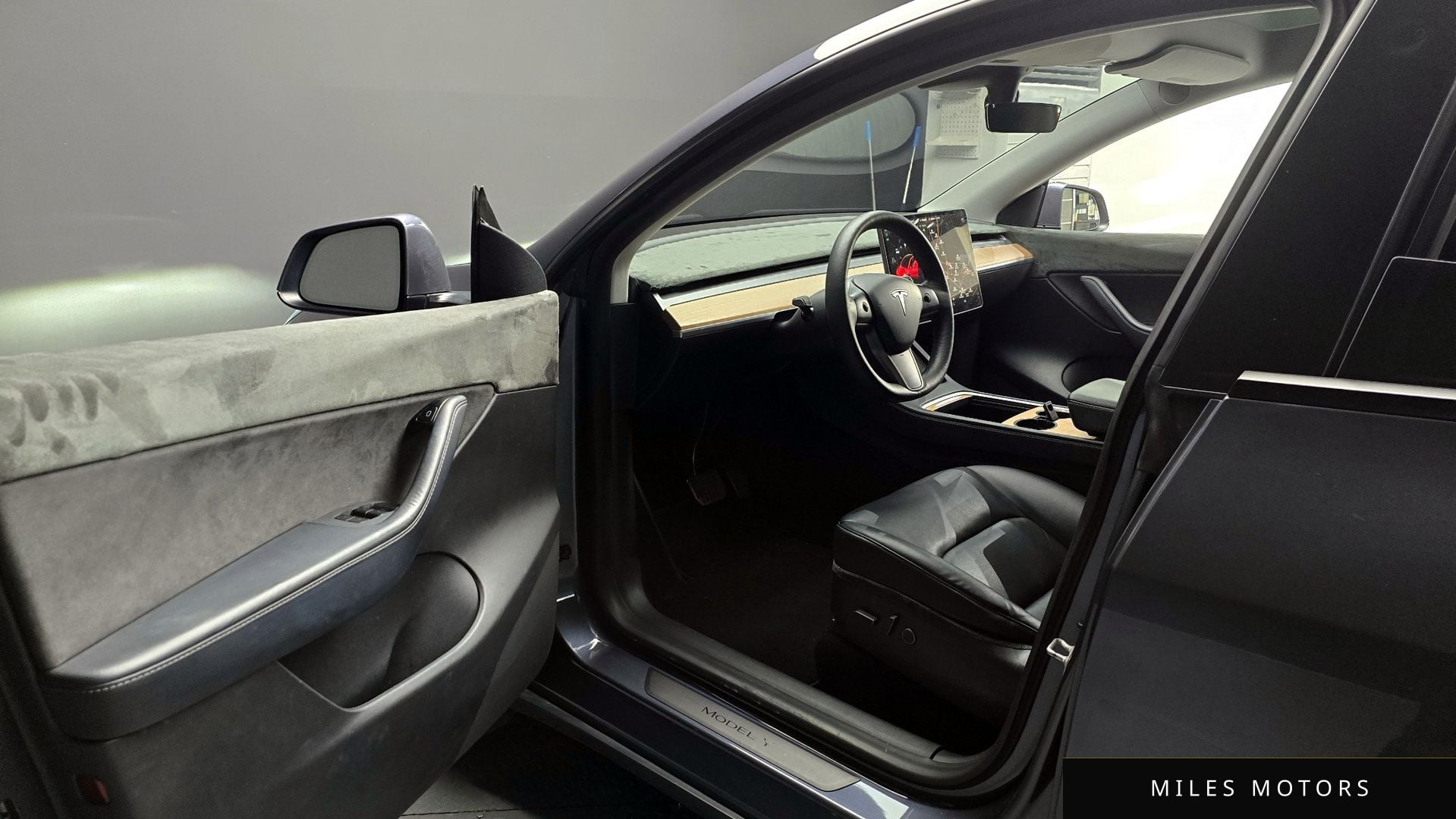 Tesla Model Y 2021 — миниатюра 10