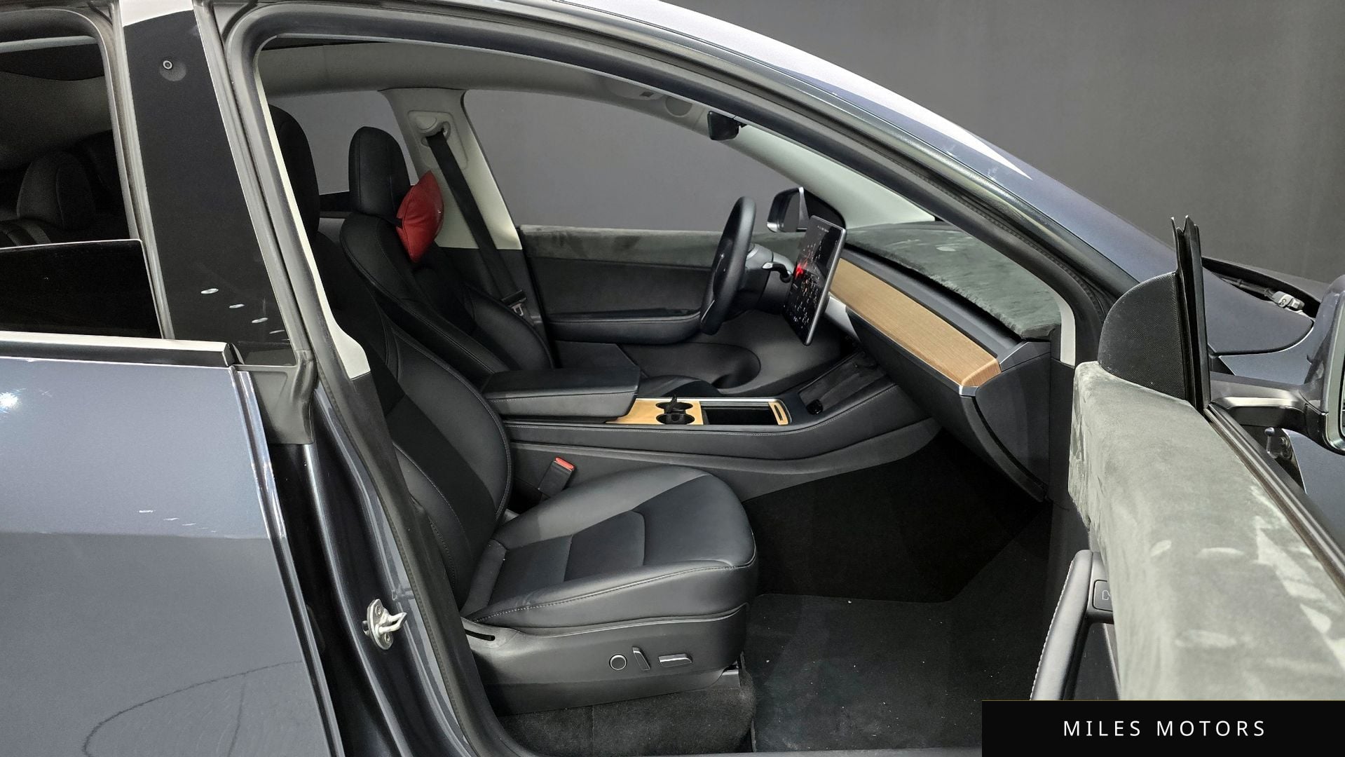Tesla Model Y 2021 — миниатюра 11
