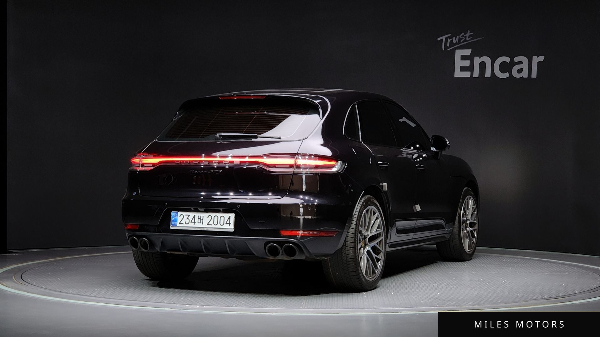Porsche Macan 2021 — миниатюра 2