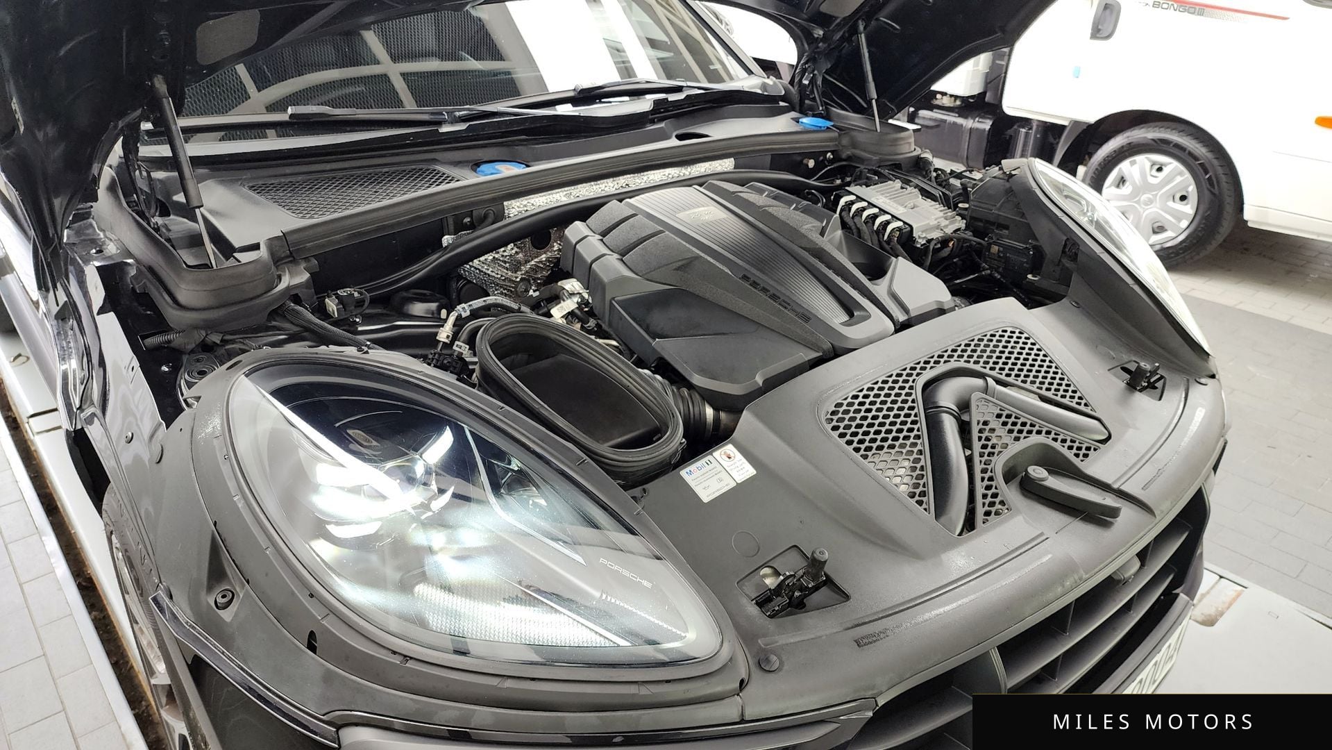 Porsche Macan 2021 — миниатюра 6