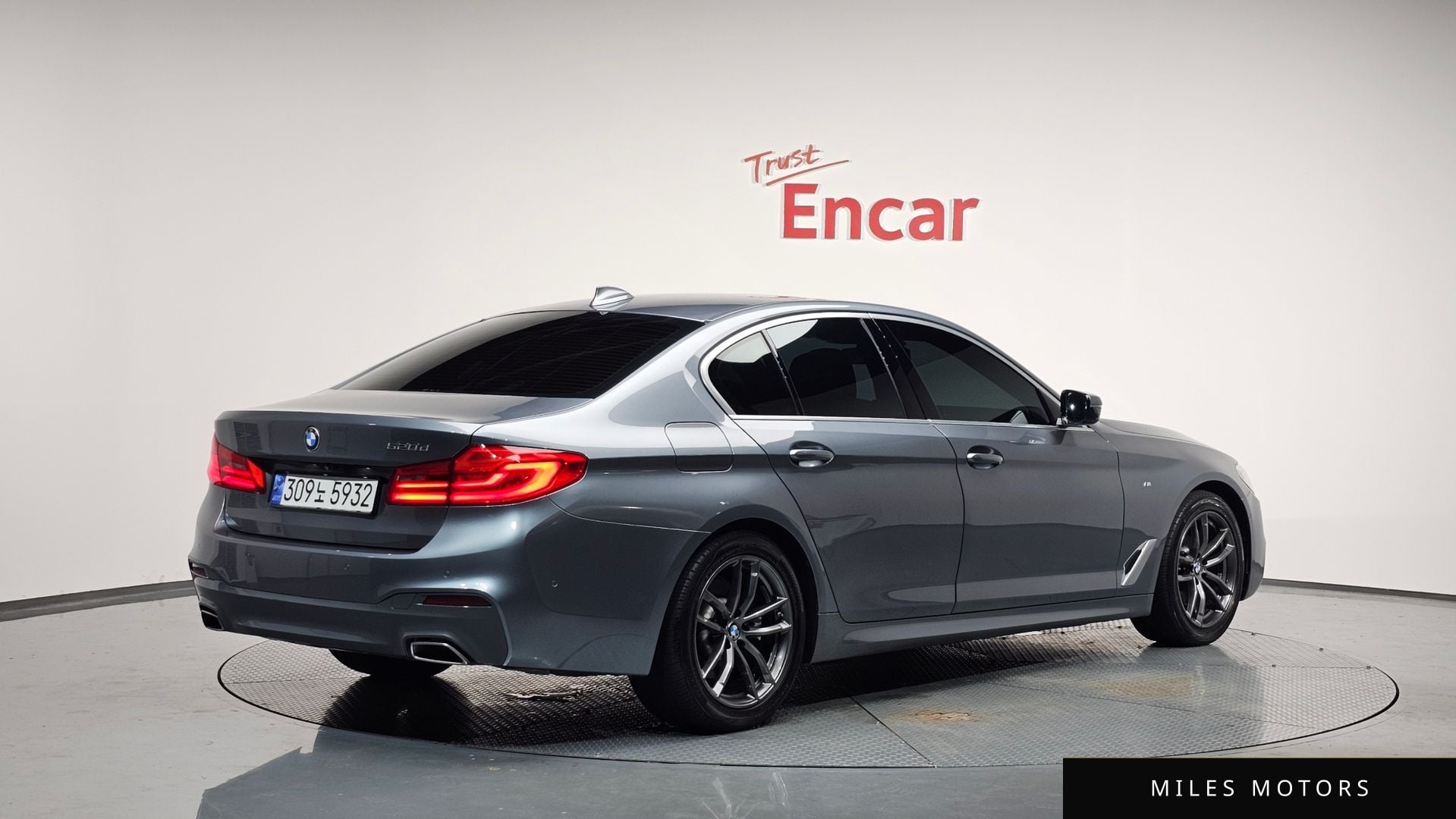 BMW 5 Series (G30) 2019 — миниатюра 2