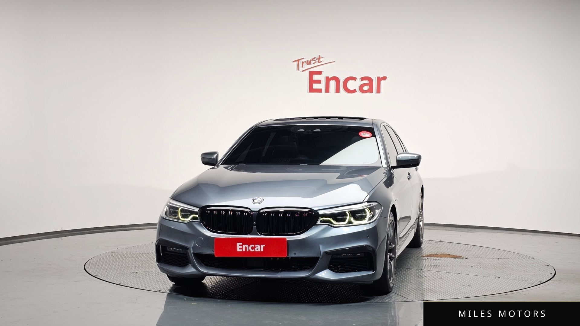 BMW 5 Series (G30) 2019 — миниатюра 3