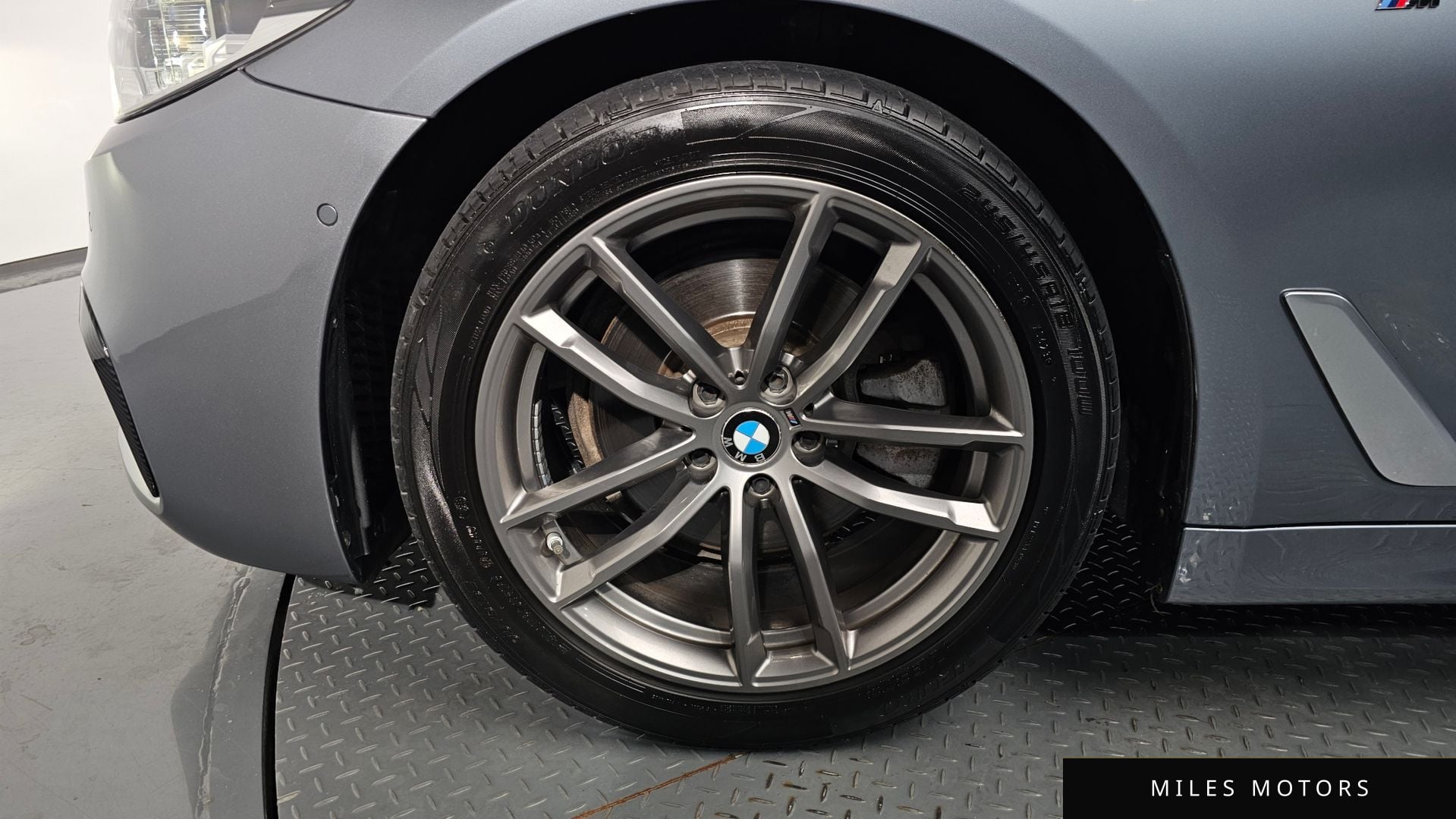 BMW 5 Series (G30) 2019 — миниатюра 5