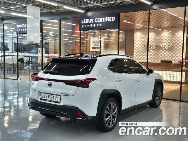 Лексус UX300h 2025 — миниатюра 2