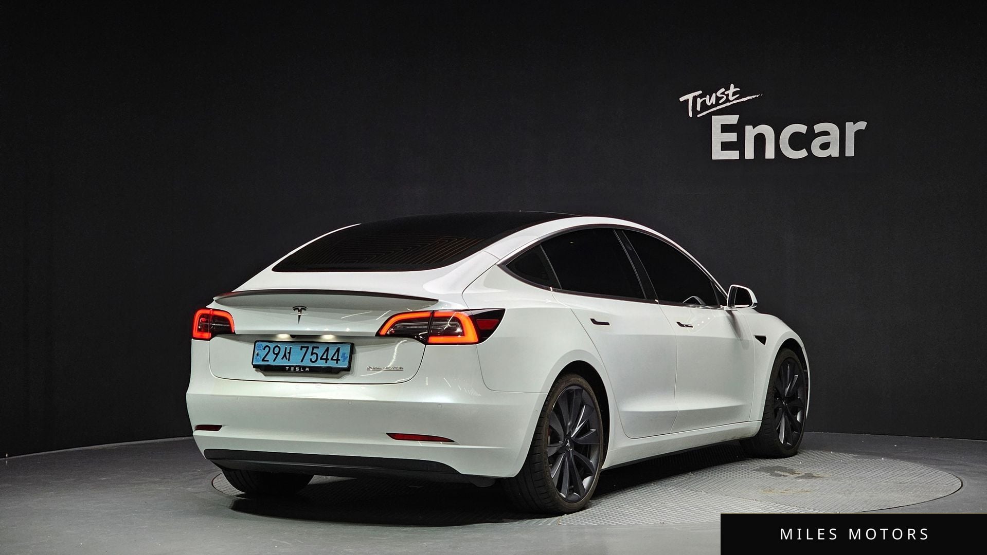 Tesla Model 3 2020 — миниатюра 2