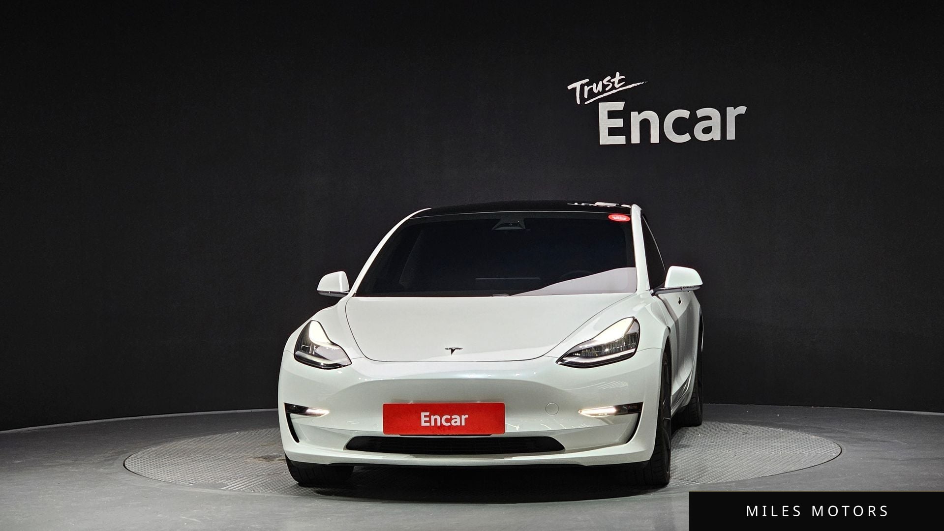 Tesla Model 3 2020 — миниатюра 3