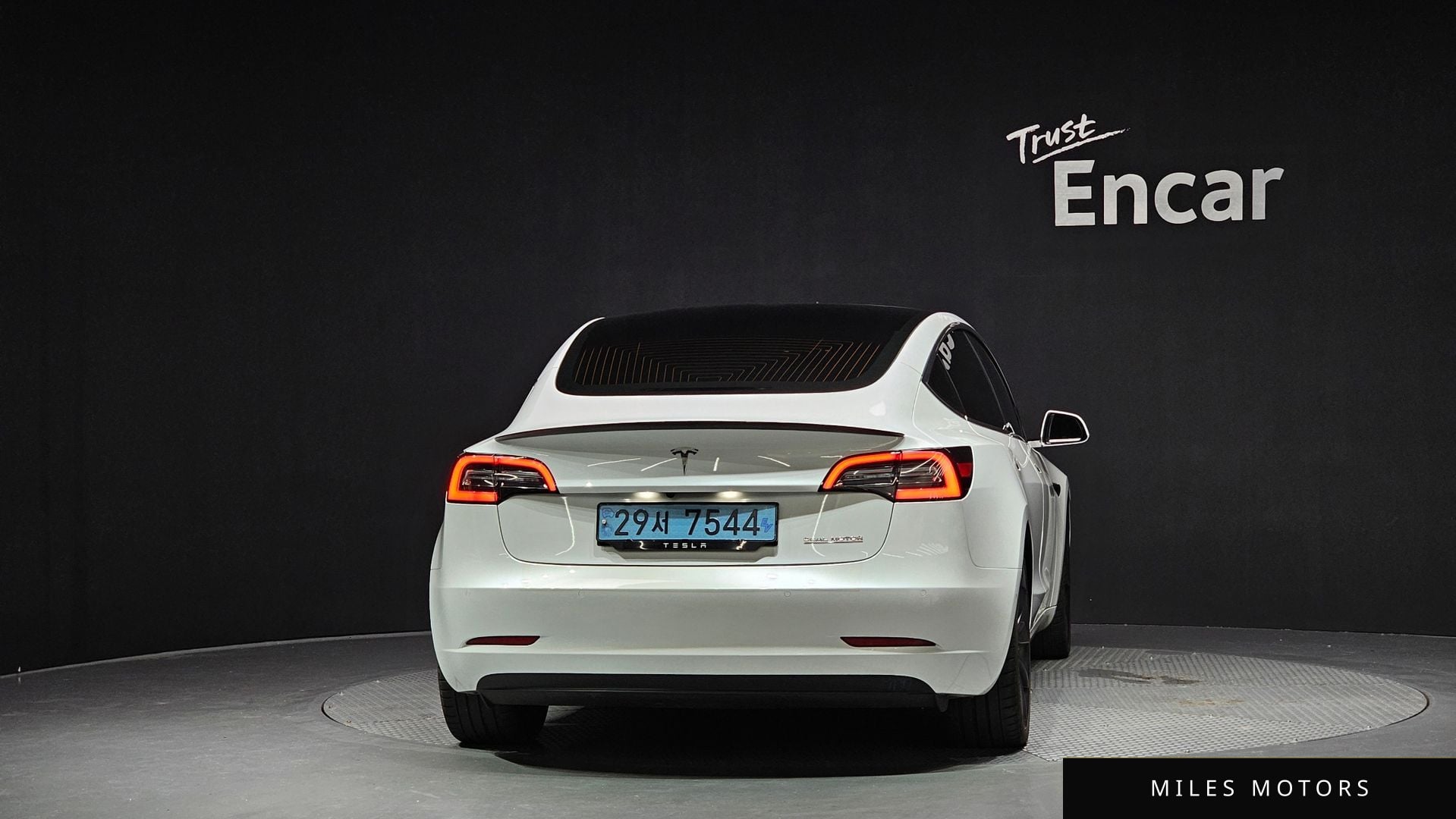 Tesla Model 3 2020 — миниатюра 4