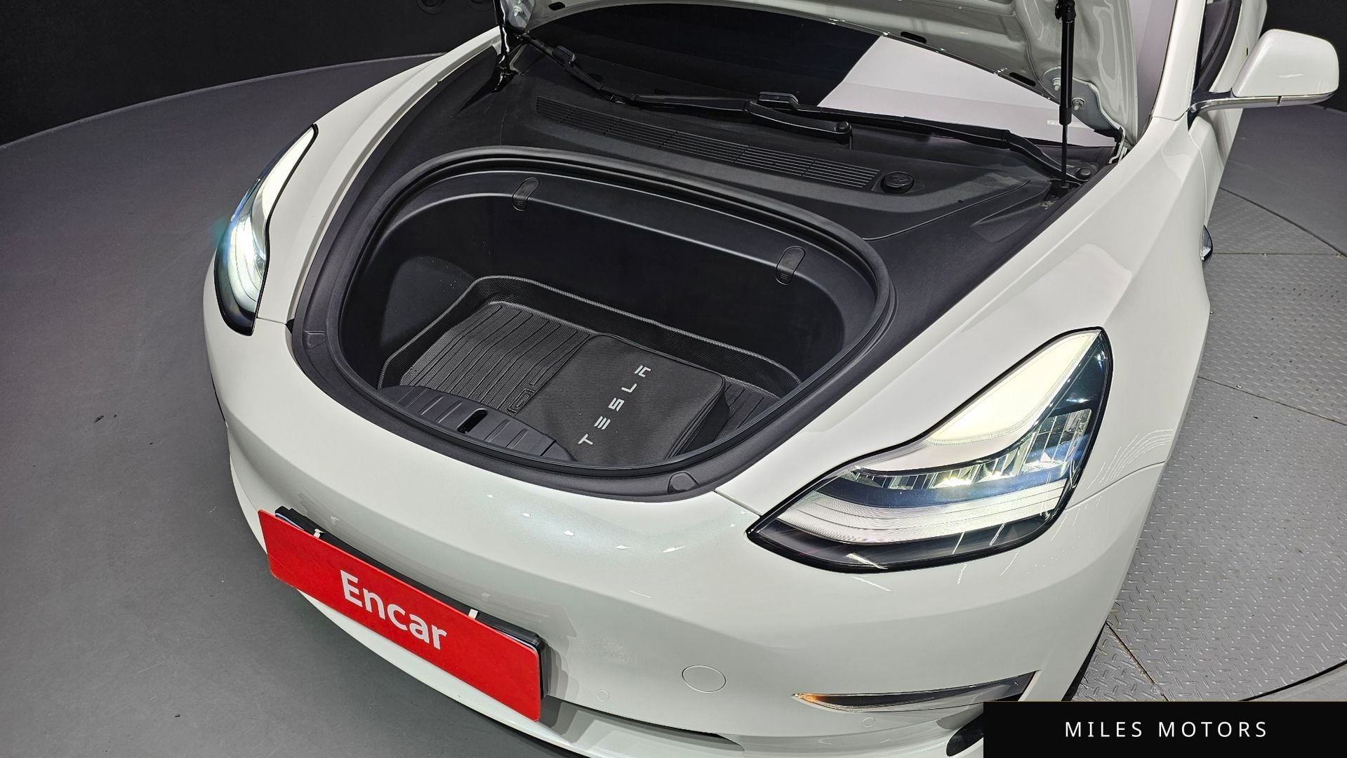 Tesla Model 3 2020 — миниатюра 6