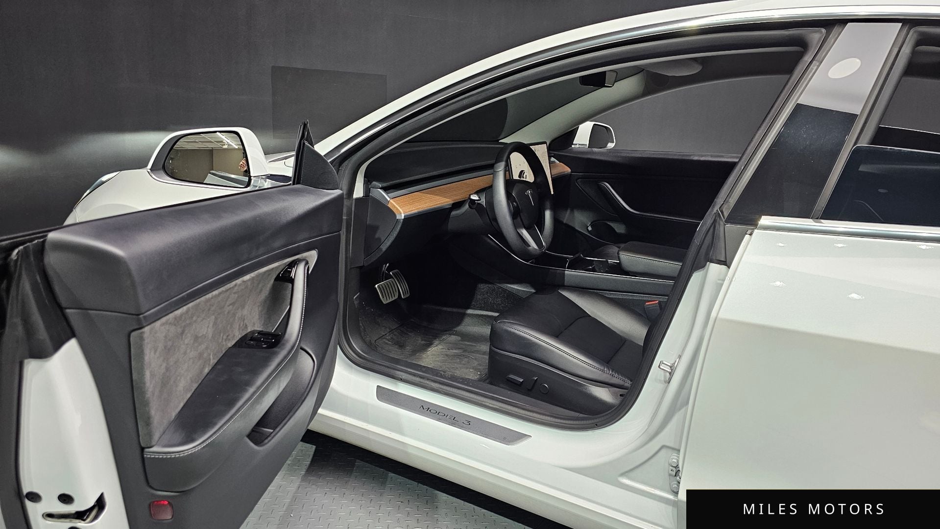 Tesla Model 3 2020 — миниатюра 10