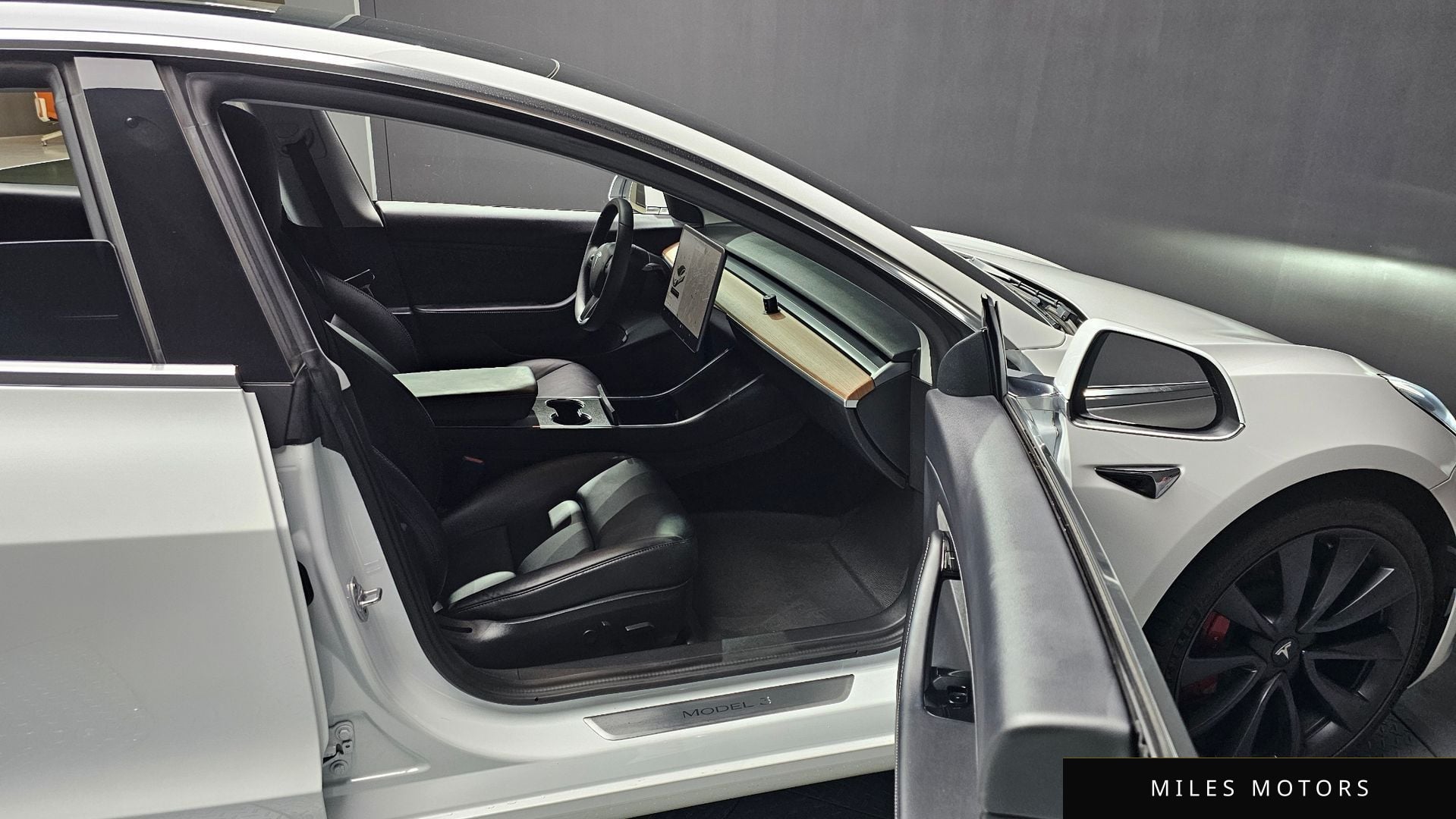 Tesla Model 3 2020 — миниатюра 11