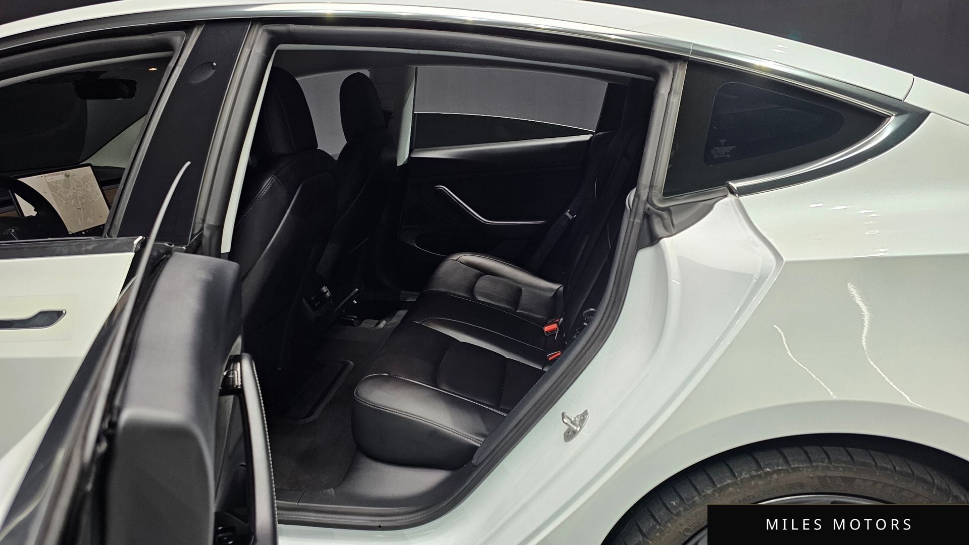 Tesla Model 3 2020 — миниатюра 12