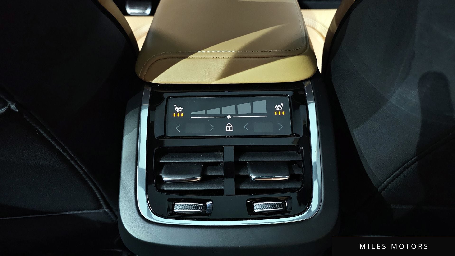 Volvo XC60 2019 — миниатюра 19