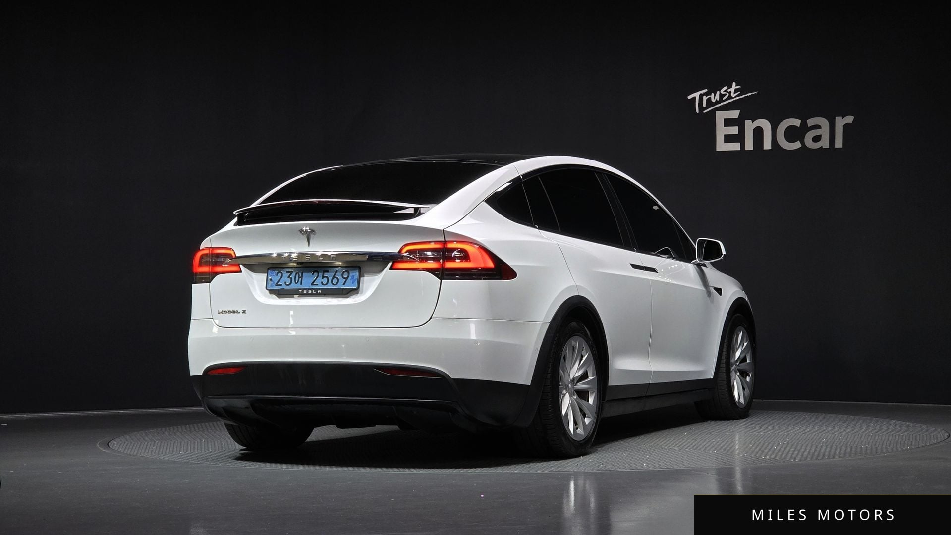 Tesla Model X 2018 — миниатюра 2